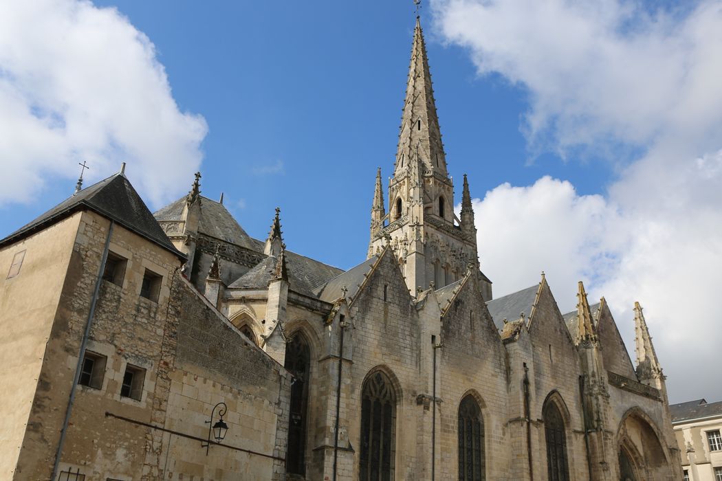 Eglise Notre-Dame, façade latérale nord, vue partielle