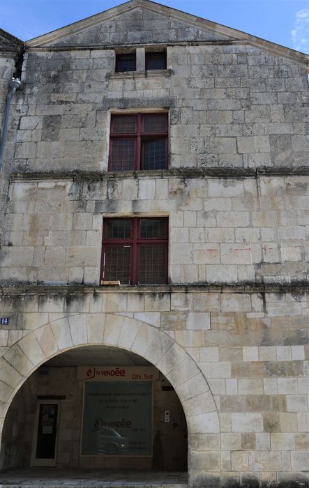 Immeuble : façade sur rue, vue générale