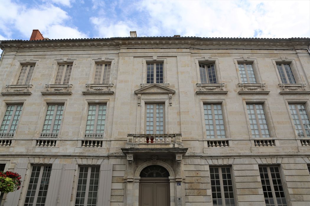 Immeuble, façades sur rue, vue générale