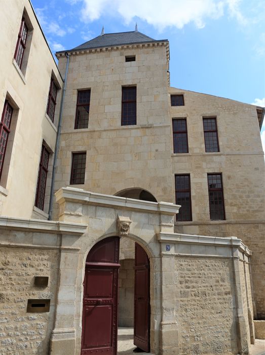 Hôtel des Evêques de Maillezais (ancien) : façade sur rue, vue générale