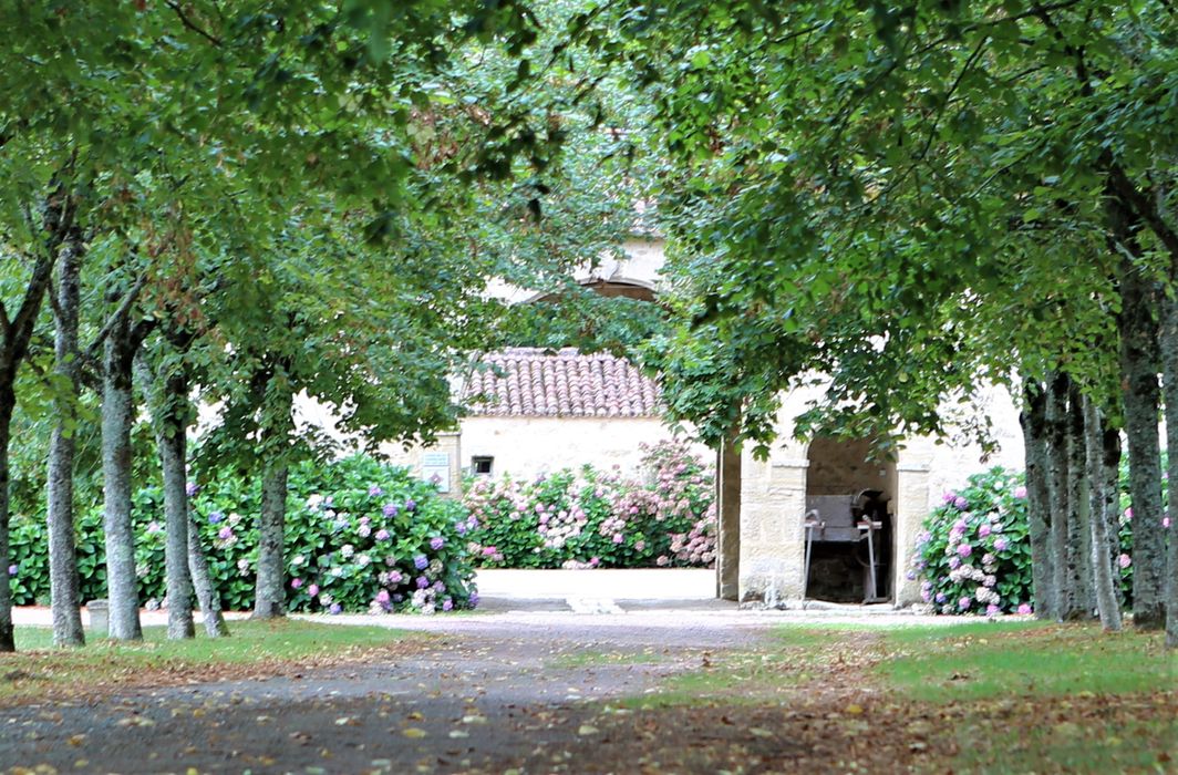 Logis de la Cornelière, portail d'accès nord-est, vue partielle