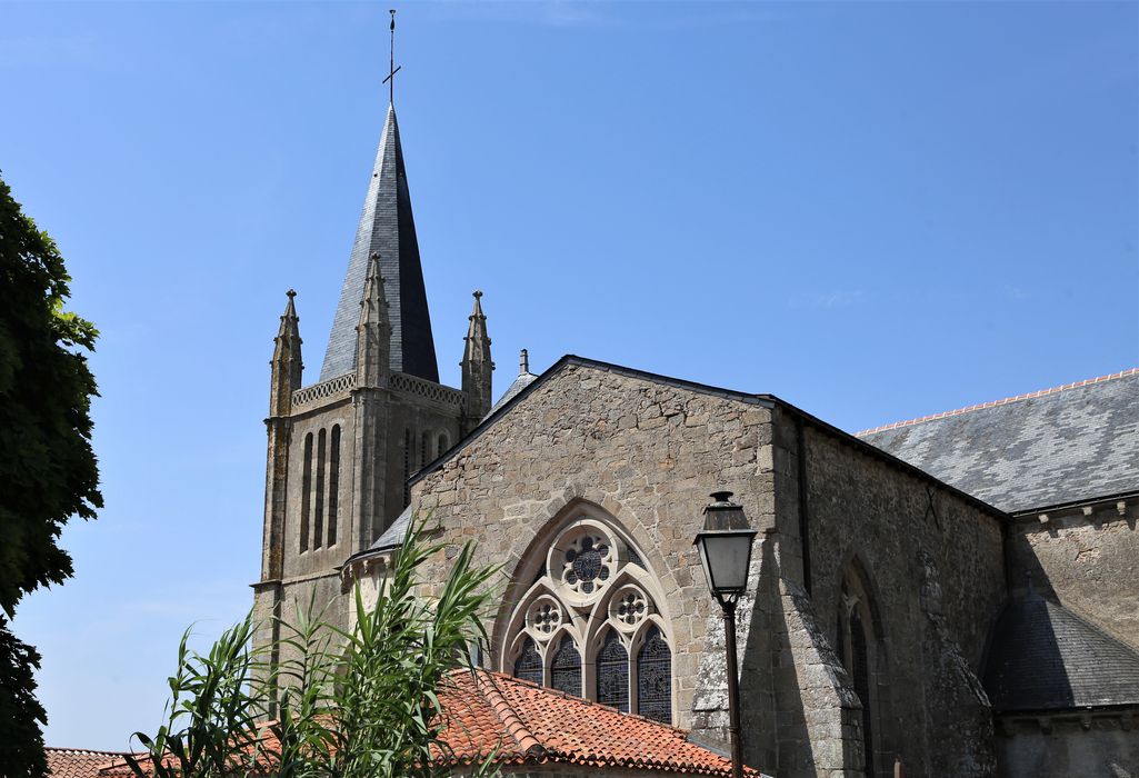 Eglise, chevet, vue partielle