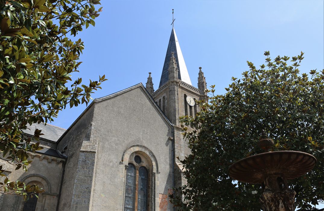 Eglise, façade latérale sud, vue partielle