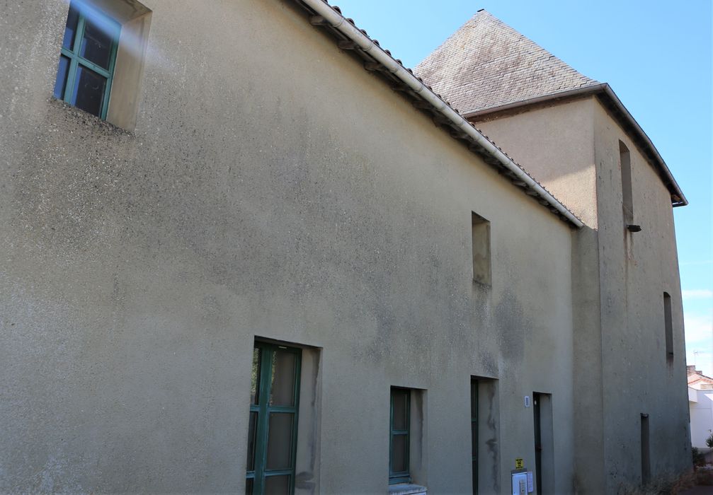 Immeuble Le Donjon, façade sur la rue du Couvent, vue partielle