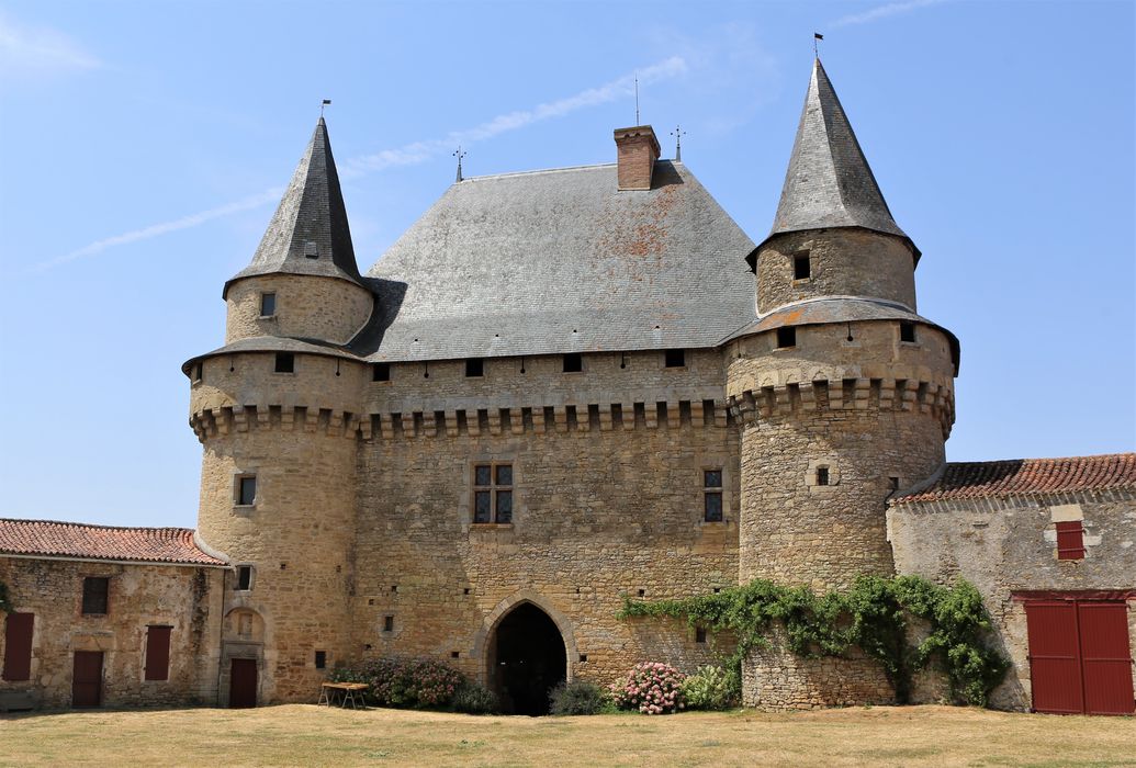 Château, façade est, vue générale