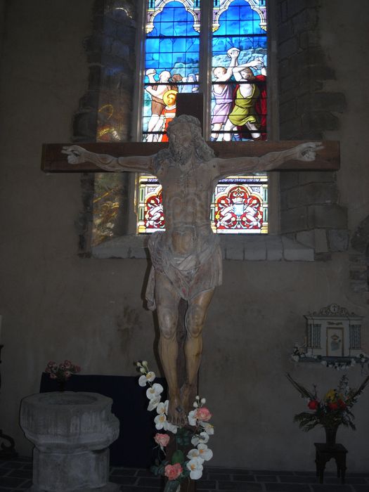 statue : Christ en croix