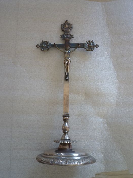 croix d'autel - © Ministère de la Culture (France), Conservation des antiquités et des objets d’art de Vendée – Tous droits réservés 