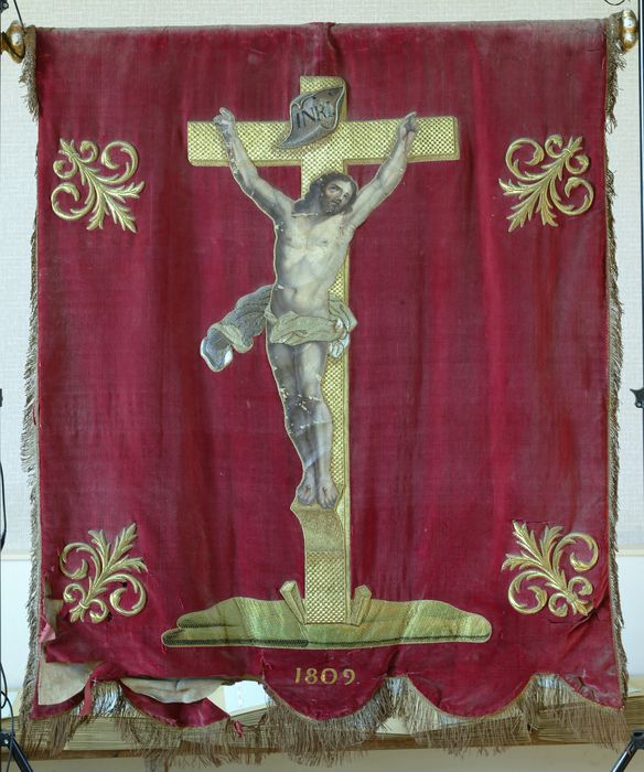 bannière de Saint-Martin, revers : Christ en croix