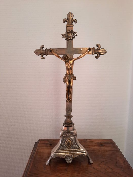 croix d'autel - © Ministère de la Culture (France), Conservation des antiquités et des objets d’art de Vendée – Tous droits réservés 