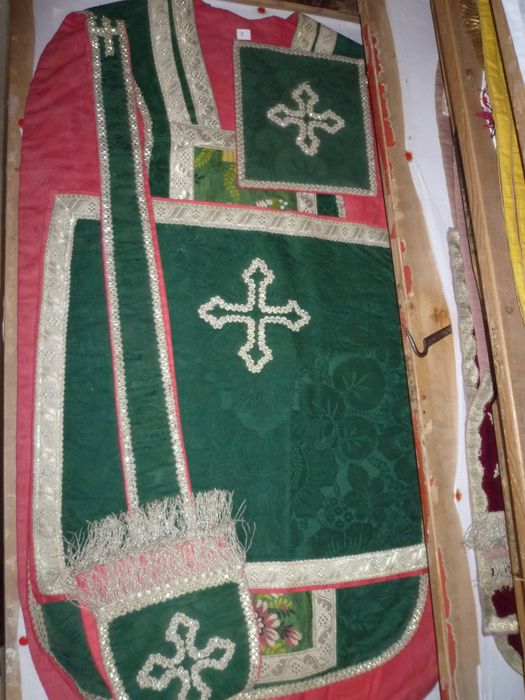 chasuble, étole de clerc, bourse de corporal, voile de calice (ornement vert) - © Ministère de la Culture (France), Conservation des antiquités et des objets d’art de Vendée – Tous droits réservés
