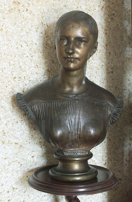 buste : Jeune femme - © Ministère de la Culture (France), Conservation des antiquités et des objets d’art de Vendée – Tous droits réservés