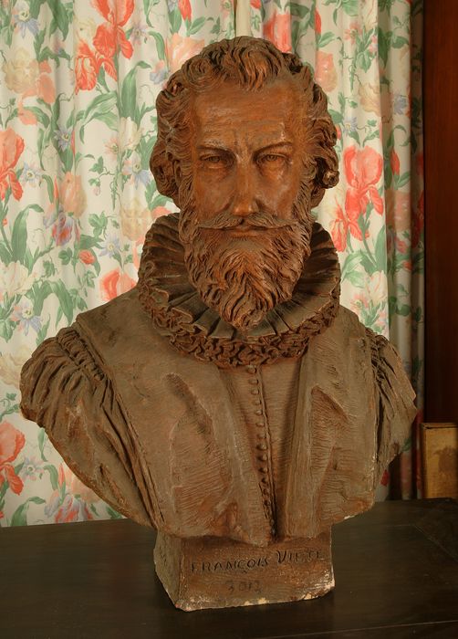 buste : François Viète - © Ministère de la Culture (France), Conservation des antiquités et des objets d’art de Vendée – Tous droits réservés