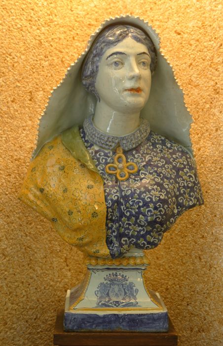 bsute : Allégorie de l'hiver sous les traits d'une jeune femme - © Ministère de la Culture (France), Conservation des antiquités et des objets d’art de Vendée – Tous droits réservés 
