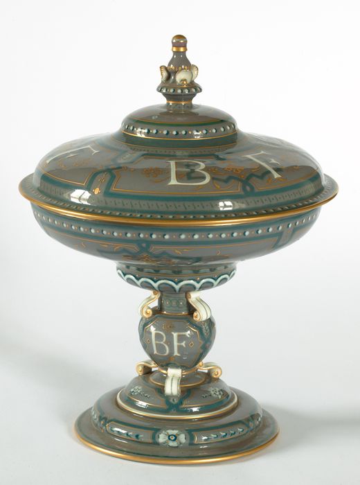 vase décoratif - © Ministère de la Culture (France), Conservation des antiquités et des objets d’art de Vendée – Tous droits réservés