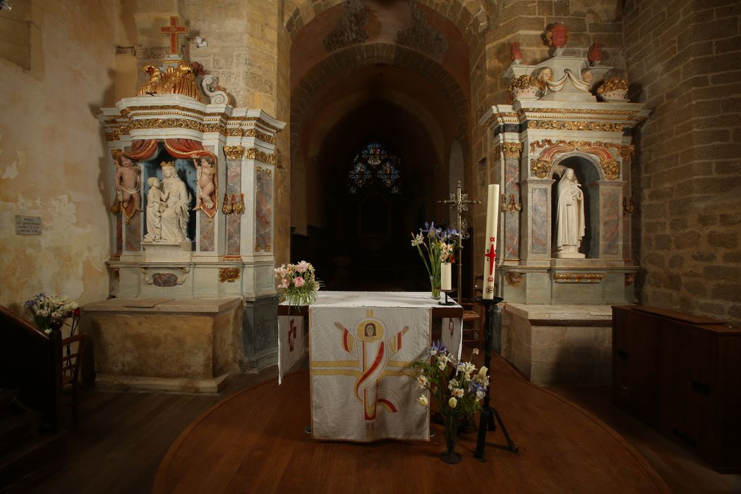 autels, retables, groupe sculpté : Vierge à l'Enfant assise avec le Rosaire (autels secondaires)