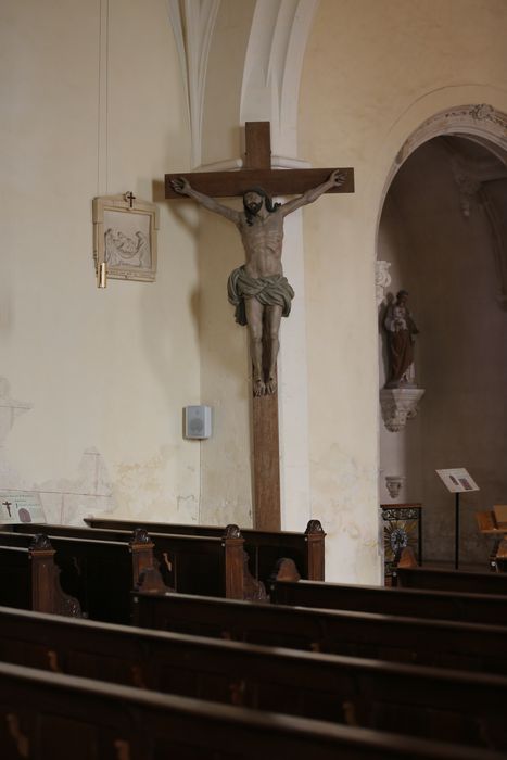 statue : Christ en croix