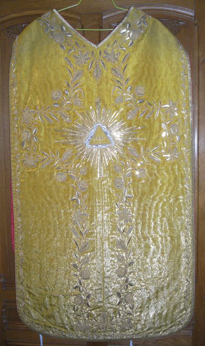 chasuble (ornement jaune)