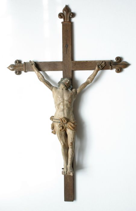 statue : Christ en croix (crucifix)