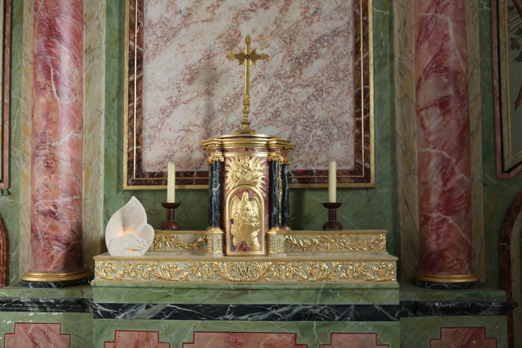 tabernacle du maître-autel et gradins - © Ministère de la Culture (France), Conservation des antiquités et des objets d’art de Vendée – Tous droits réservés 