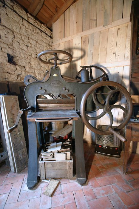 Machine à découper (coupe-papier)