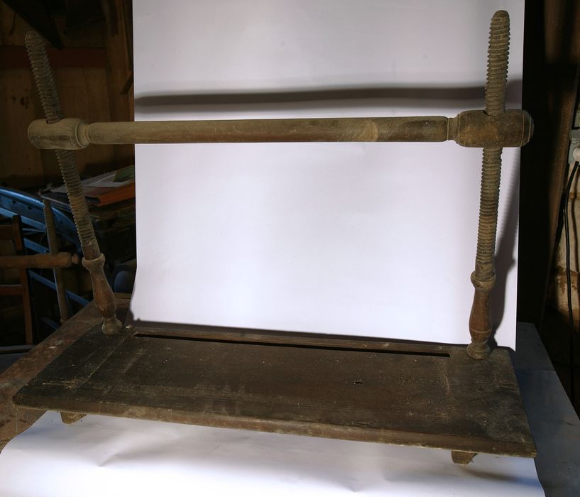 presse à relier (cousoir)