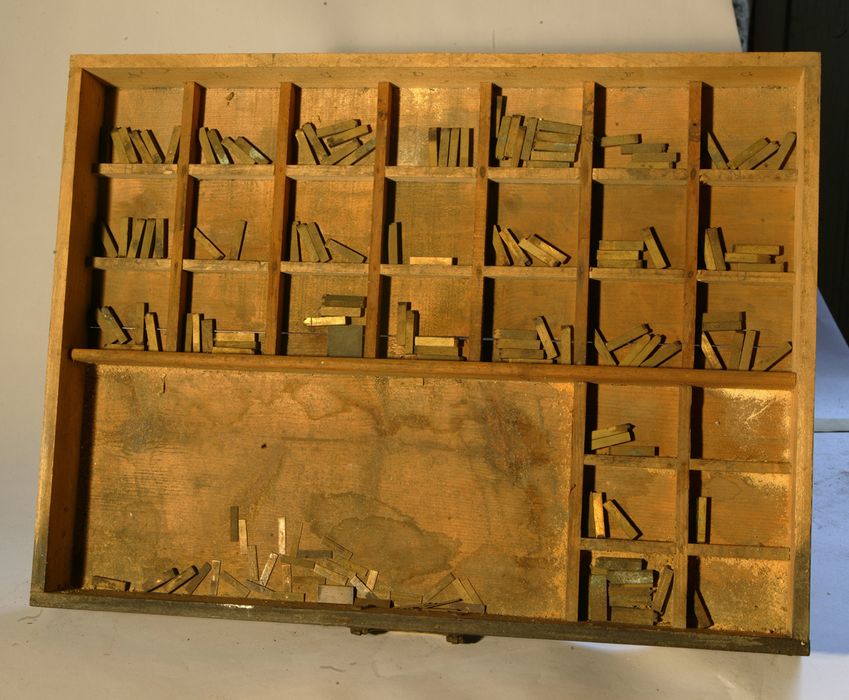 casiers avec caractères