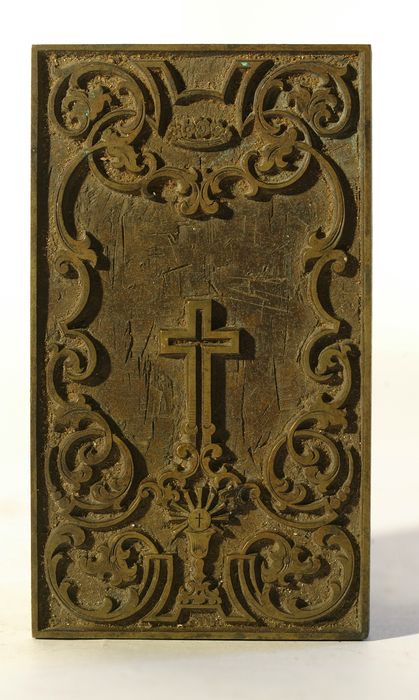 Outil spécifique des métiers du cuir (plaque à dorer)
