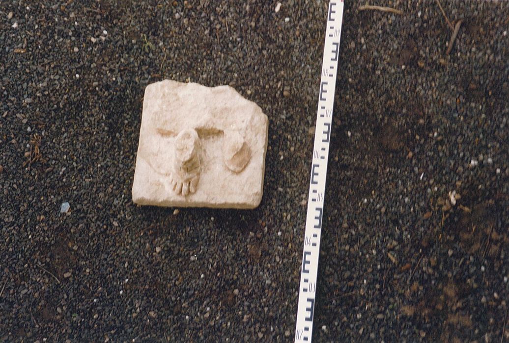relief (élément lapidaire n°1)