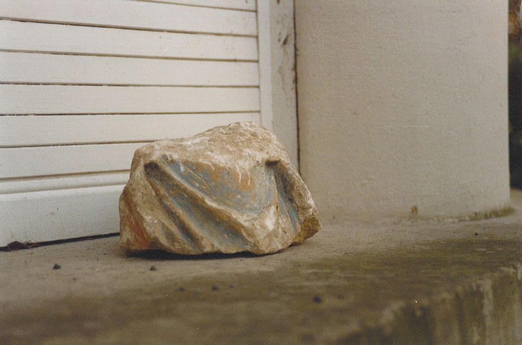 relief (élément lapidaire n°2)