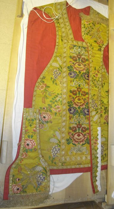 chasuble, étole de clerc, manipule, voile de calice, bourse de corporal (ornement)