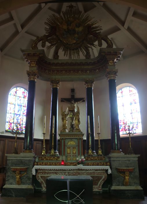 Maître-autel, retable, tabernacle, dais d'autel (baldaquin)