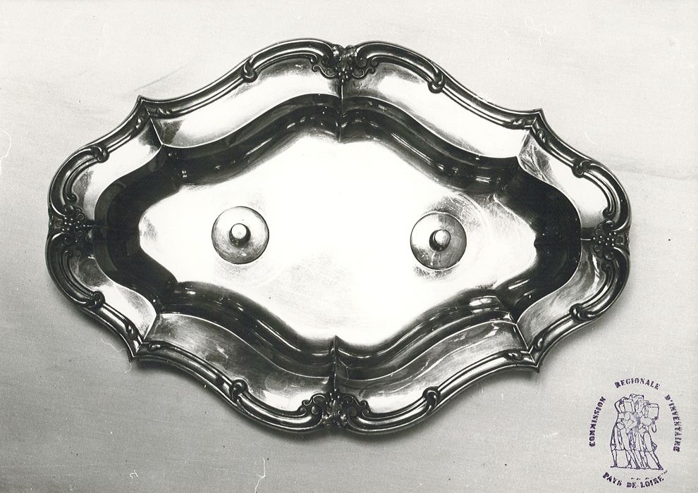 calice, patène, deux burettes et plateau à burettes - © Ministère de la Culture (France), Conservation des antiquités et des objets d’art de Vendée – Tous droits réservés 