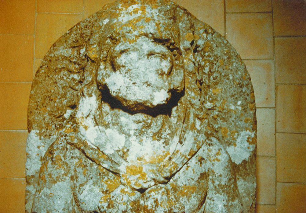 bas-relief : Hercule - © Ministère de la Culture (France), Conservation des antiquités et des objets d’art de Vendée – Tous droits réservés