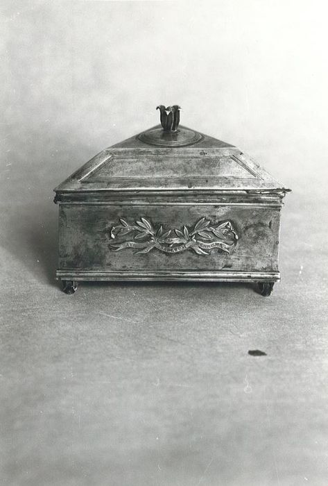 boîte aux saintes huiles n°1348 - © Ministère de la Culture (France), Conservation des antiquités et des objets d’art de Vendée – Tous droits réservés