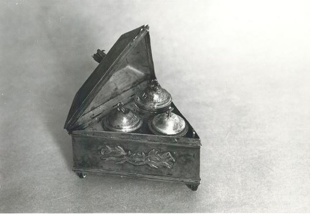 boîte aux saintes huiles n°1348 - © Ministère de la Culture (France), Conservation des antiquités et des objets d’art de Vendée – Tous droits réservés 