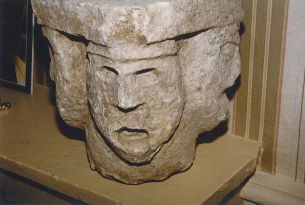 fragment lapidaire n°1974, chapiteau de colonne engagée