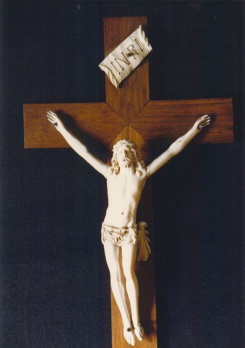 Statue : Christ en croix