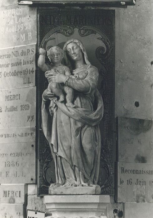 statue : Vierge à l'Enfant