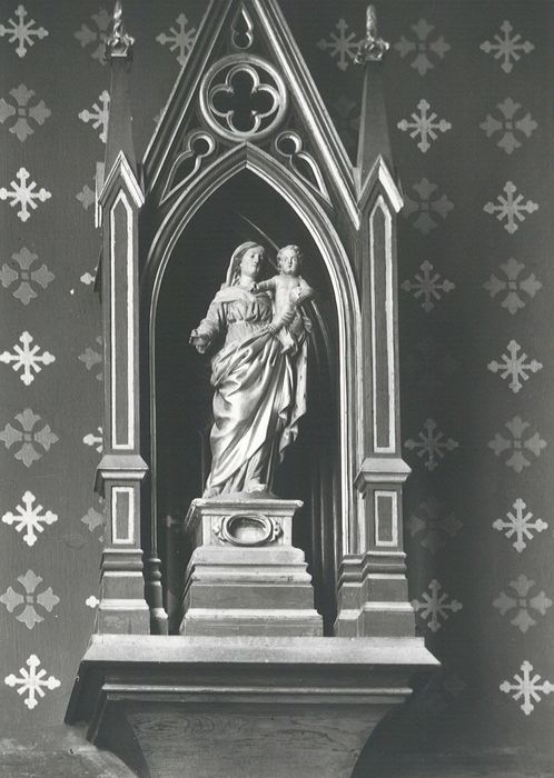 statue : Vierge à l'Enfant