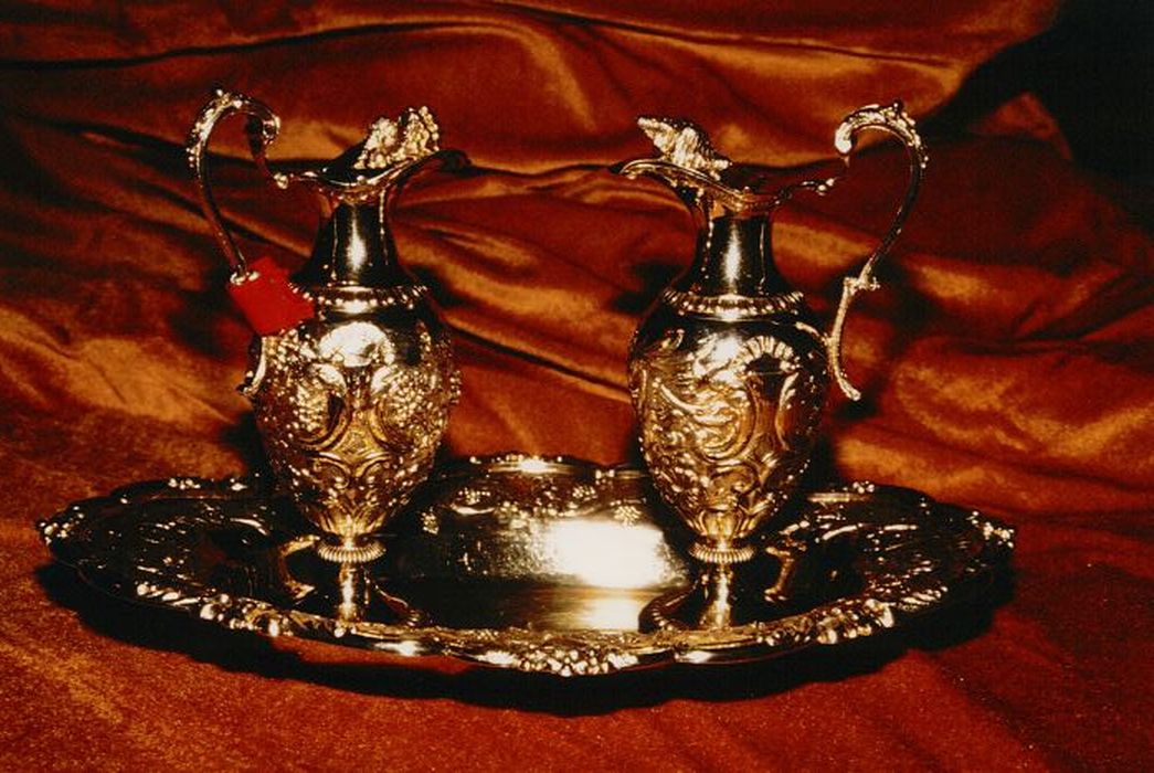 burettes et leur plateau - © Ministère de la Culture (France), Conservation des antiquités et des objets d’art de Vendée – Tous droits réservés