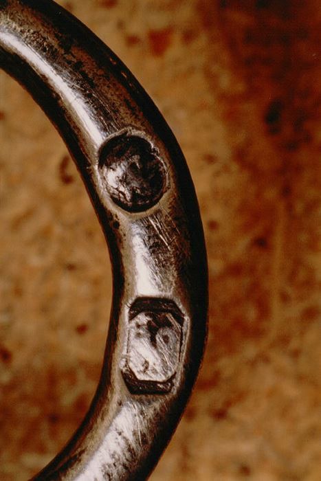tastevin, détail des poinçons - © Ministère de la Culture (France), Conservation des antiquités et des objets d’art de Vendée – Tous droits réservés