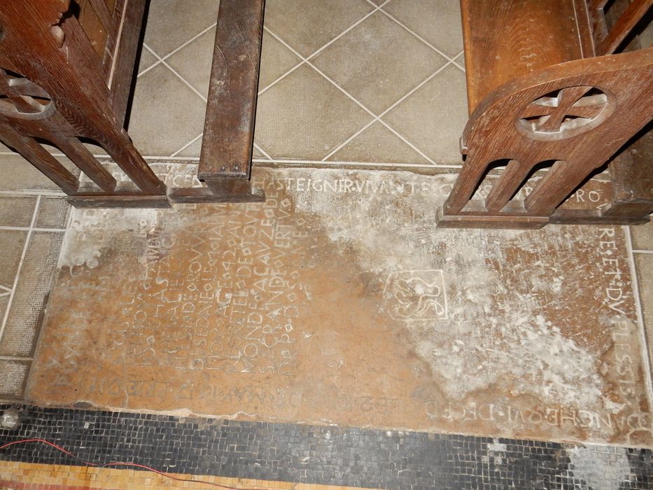 dalle funéraire de César Chasteigner et de Radegonde _Pelisson