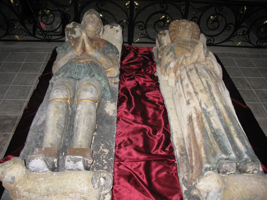 hauts-reliefs (gisants) de Pierre de Nuchèze et Charlotte de Brizay