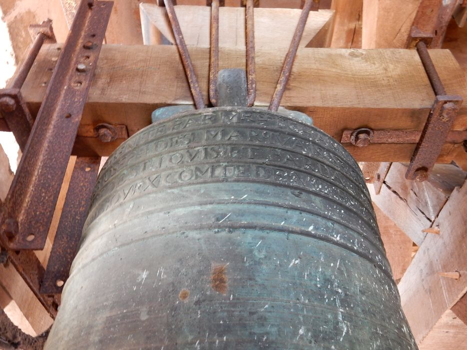 cloche dite pierre, détail des inscriptions