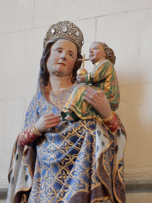 statue : Vierge à l'Enfant, vue partielle