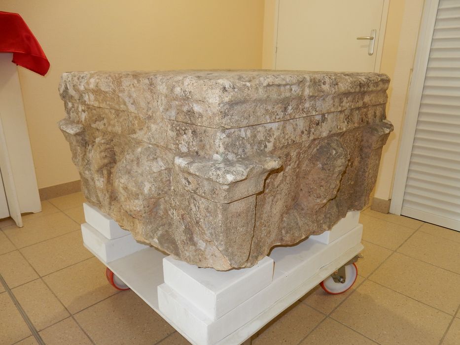 pilier aux quatre divinités