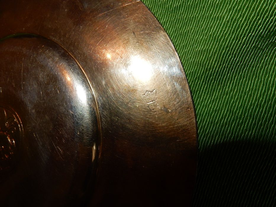 patène, détail d'un poinçon - © Ministère de la Culture (France), Conservation des antiquités et des objets d’art de la Vienne – Tous droits réservés 