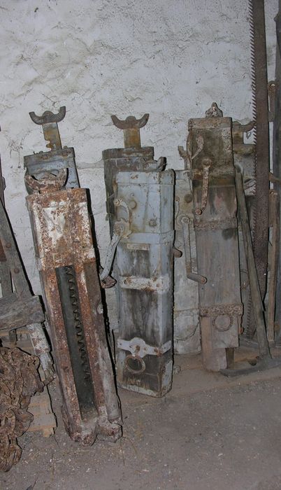matériel de levage (cric de levage) - © Ministère de la Culture (France), Conservation des antiquités et des objets d’art de la Vienne – Tous droits réservés 