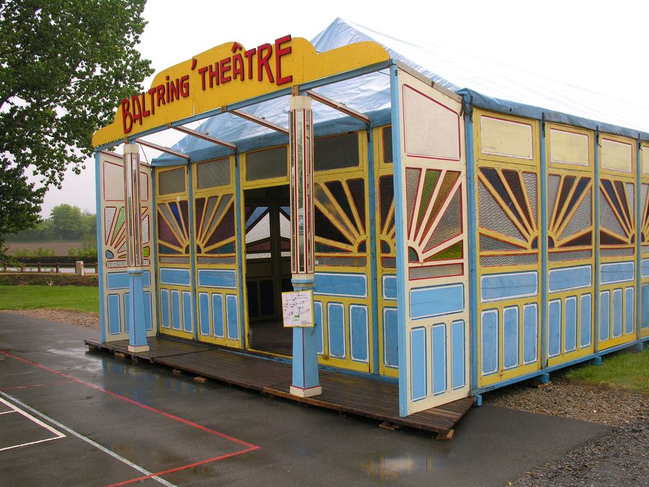 architecture légère ou démontable (bal parquet) dit Baltring Théâtre - © Ministère de la Culture (France), Conservation des antiquités et des objets d’art de la Vienne – Tous droits réservés