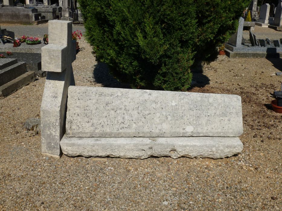 dalle funéraire de Louis Pineau